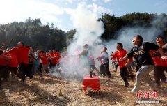 广西三江侗乡举办传统花炮节